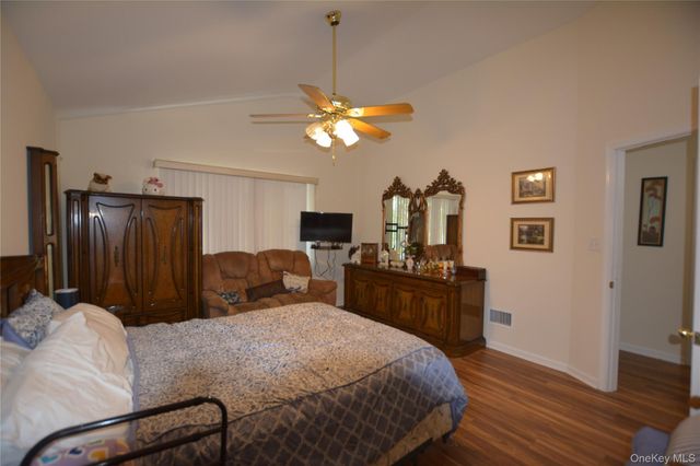 5190 Village Circle E, Manorville, NY 11949