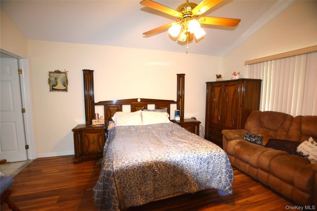 5190 Village Circle E, Manorville, NY 11949