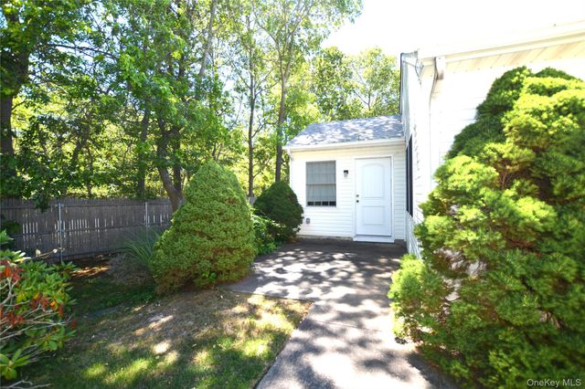 5190 Village Circle E, Manorville, NY 11949