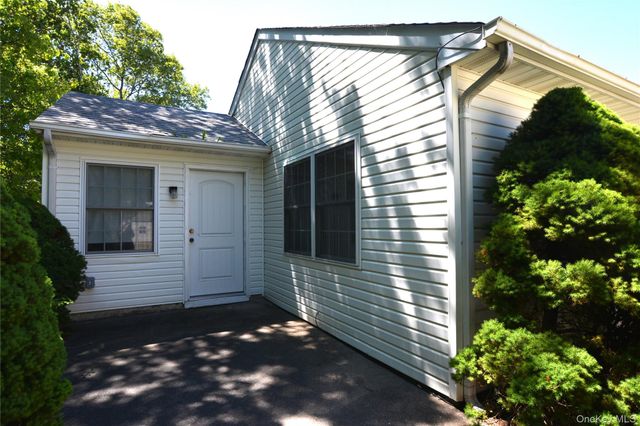 5190 Village Circle E, Manorville, NY 11949