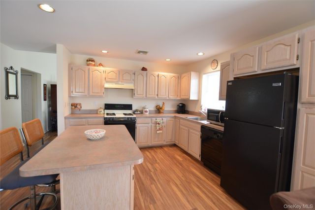 5190 Village Circle E, Manorville, NY 11949