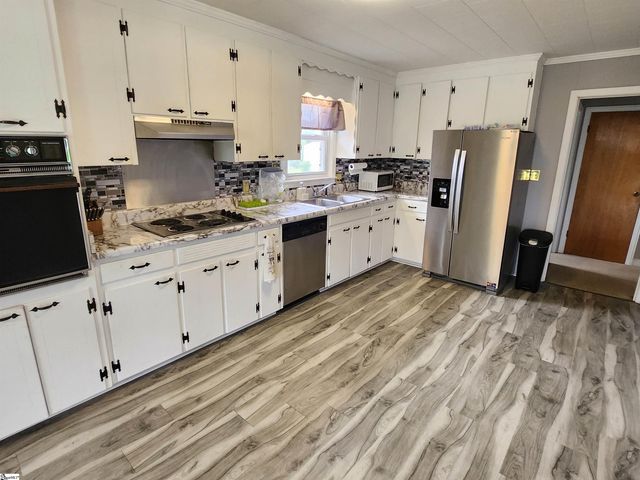 207 Lynn Avenue, Laurens, SC 29360
