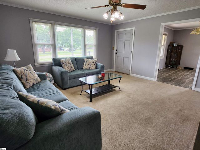 207 Lynn Avenue, Laurens, SC 29360