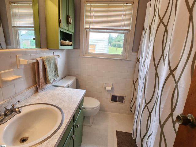 207 Lynn Avenue, Laurens, SC 29360