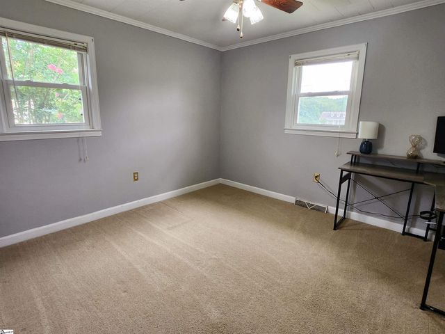 207 Lynn Avenue, Laurens, SC 29360