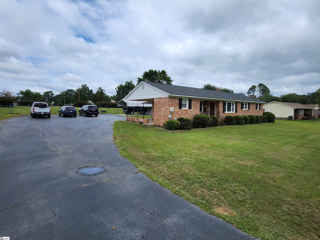 207 Lynn Avenue, Laurens, SC 29360