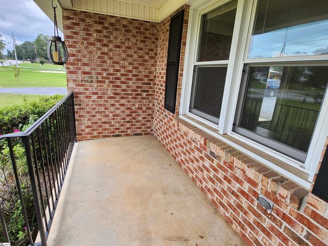 207 Lynn Avenue, Laurens, SC 29360