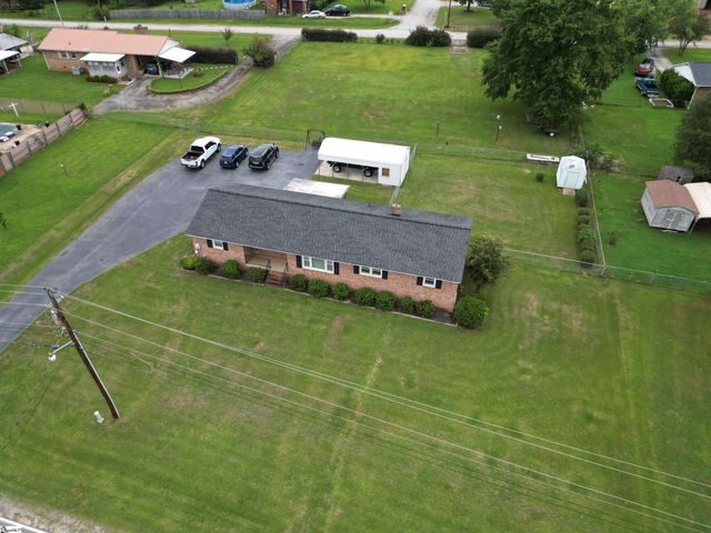 207 Lynn Avenue, Laurens, SC 29360