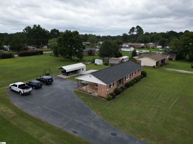 207 Lynn Avenue, Laurens, SC 29360