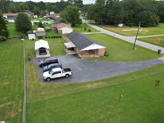207 Lynn Avenue, Laurens, SC 29360