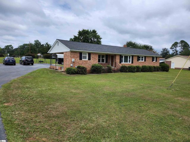 207 Lynn Avenue, Laurens, SC 29360