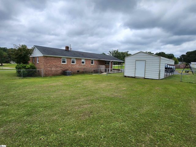 207 Lynn Avenue, Laurens, SC 29360