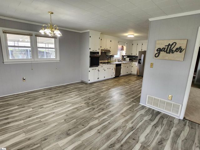 207 Lynn Avenue, Laurens, SC 29360