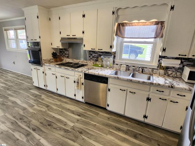 207 Lynn Avenue, Laurens, SC 29360
