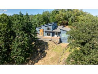 174 PINOT NOIR Way, Roseburg, OR 97471