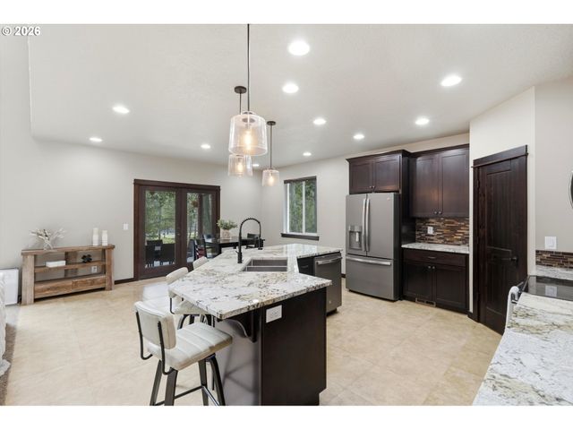 57214 E MARMOT Rd, Sandy, OR 97055