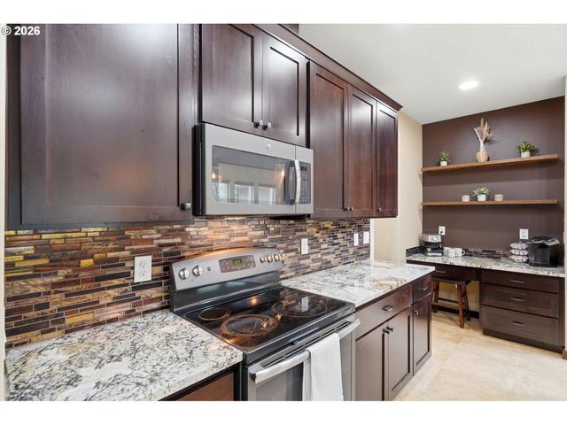 57214 E MARMOT Rd, Sandy, OR 97055