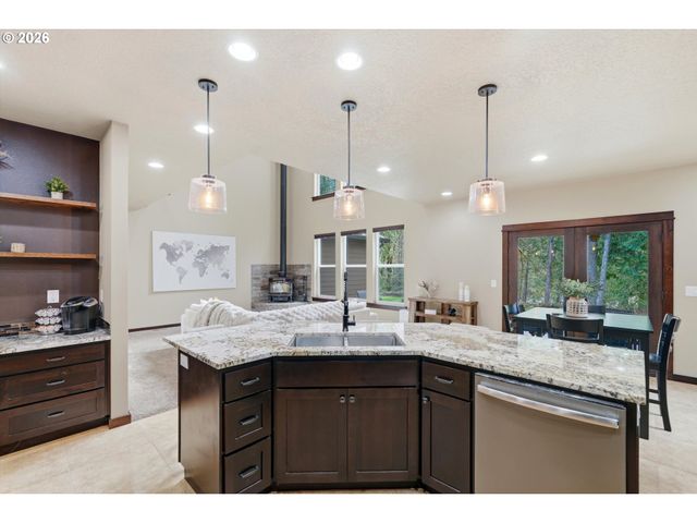 57214 E MARMOT Rd, Sandy, OR 97055