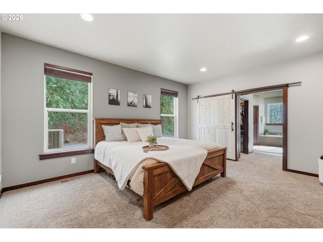 57214 E MARMOT Rd, Sandy, OR 97055