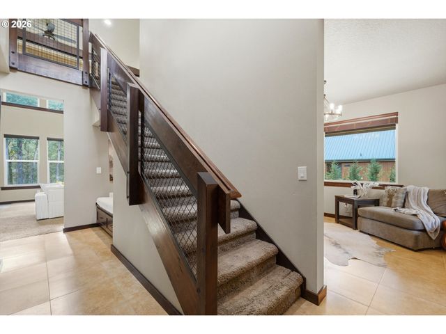 57214 E MARMOT Rd, Sandy, OR 97055
