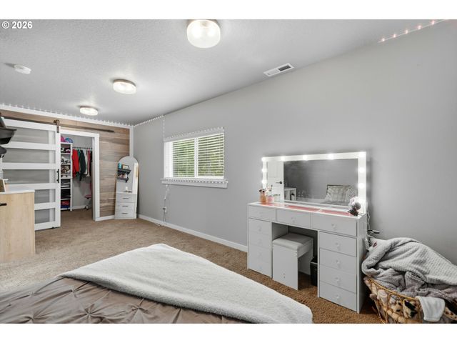 57214 E MARMOT Rd, Sandy, OR 97055