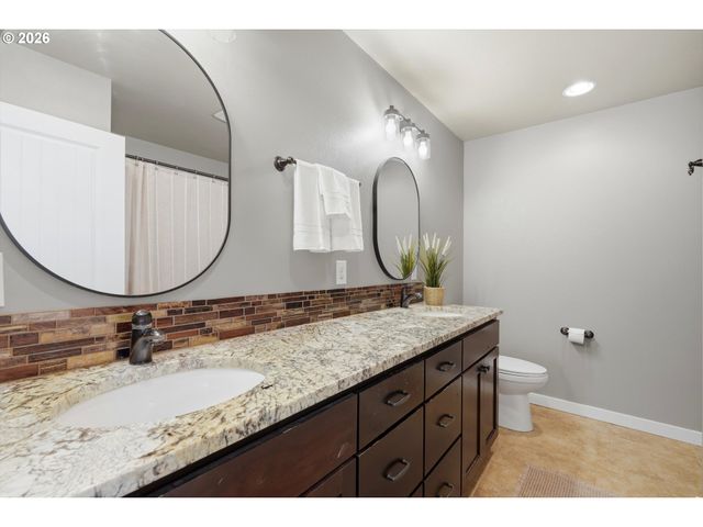 57214 E MARMOT Rd, Sandy, OR 97055