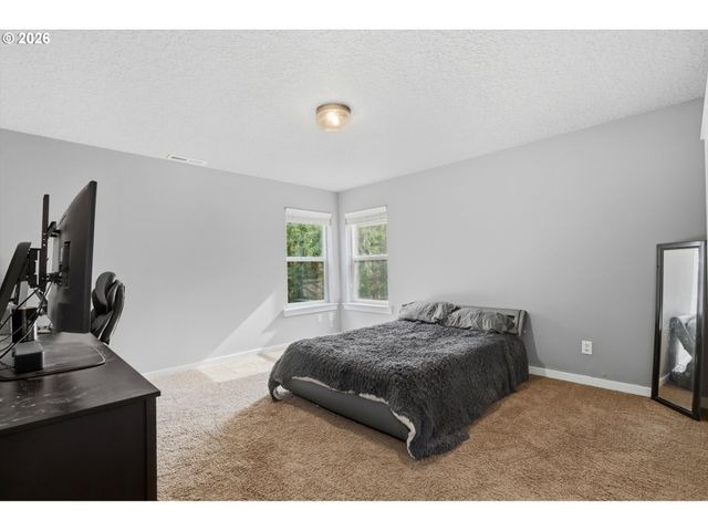 57214 E MARMOT Rd, Sandy, OR 97055