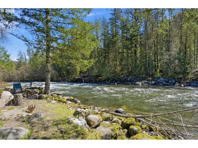 57214 E MARMOT Rd, Sandy, OR 97055