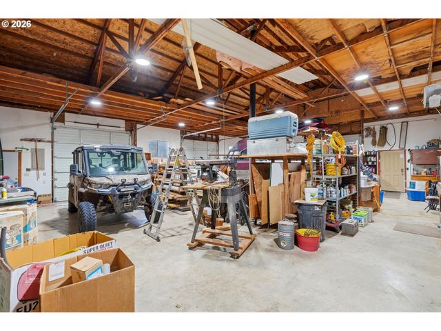 57214 E MARMOT Rd, Sandy, OR 97055