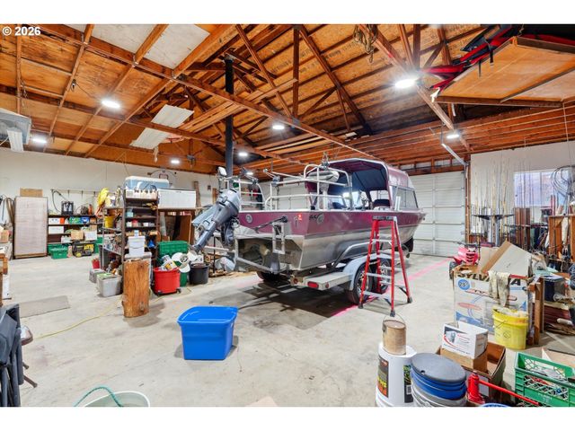 57214 E MARMOT Rd, Sandy, OR 97055