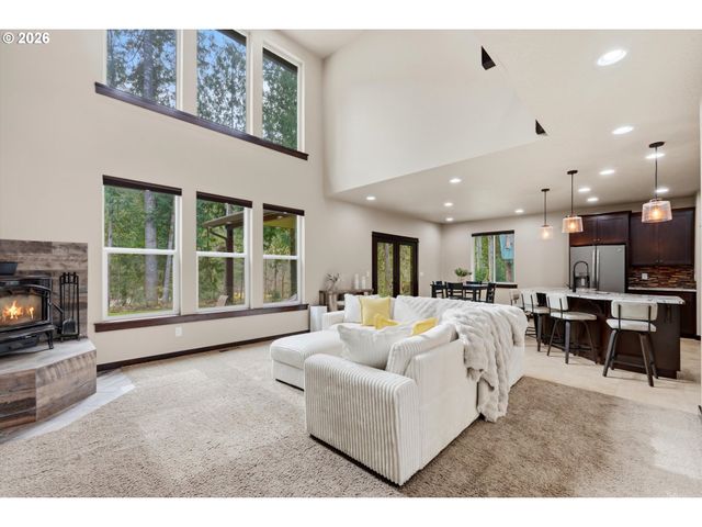 57214 E MARMOT Rd, Sandy, OR 97055