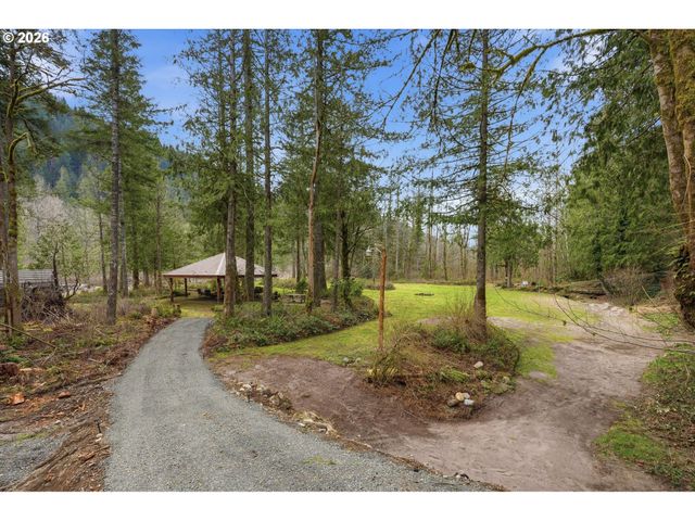 57214 E MARMOT Rd, Sandy, OR 97055