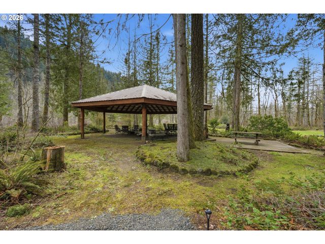 57214 E MARMOT Rd, Sandy, OR 97055