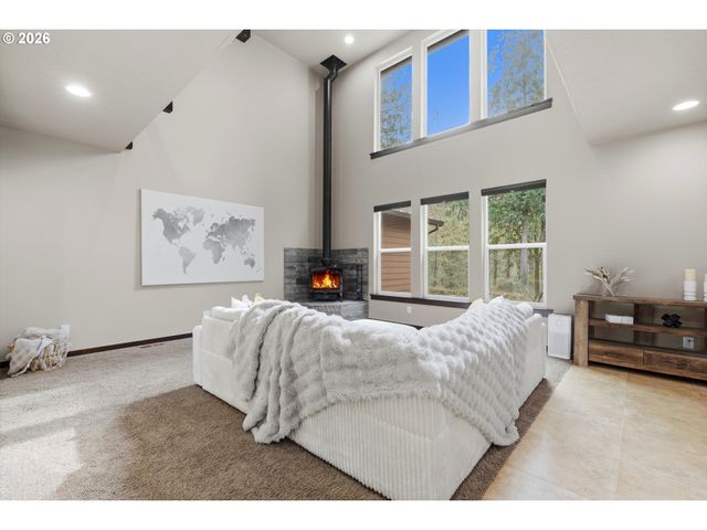 57214 E MARMOT Rd, Sandy, OR 97055