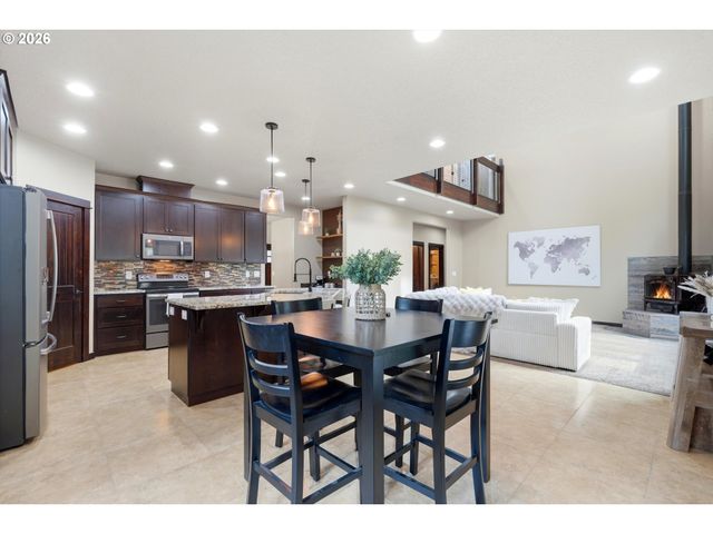 57214 E MARMOT Rd, Sandy, OR 97055