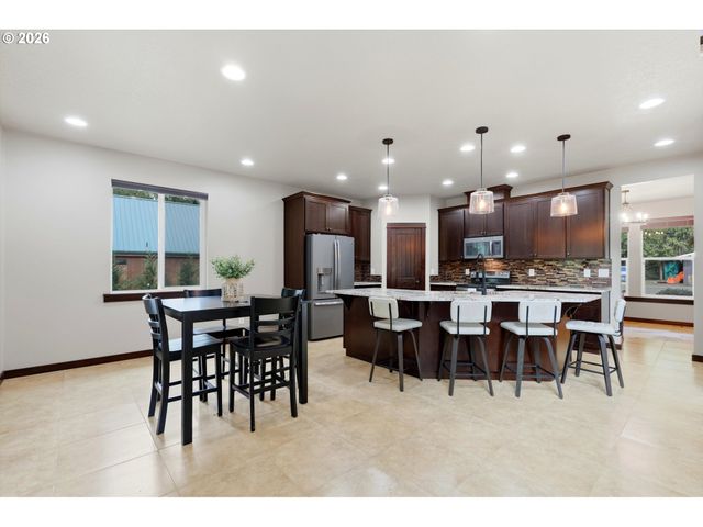 57214 E MARMOT Rd, Sandy, OR 97055