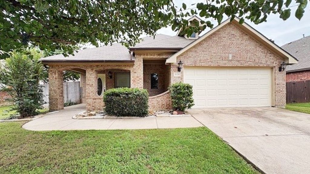 624 Vickie Street, Crowley, TX 76036