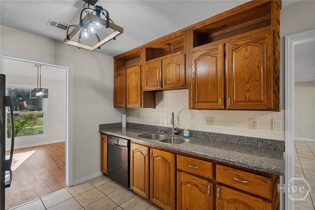 2019 Ashley Road, Savannah, GA 31410