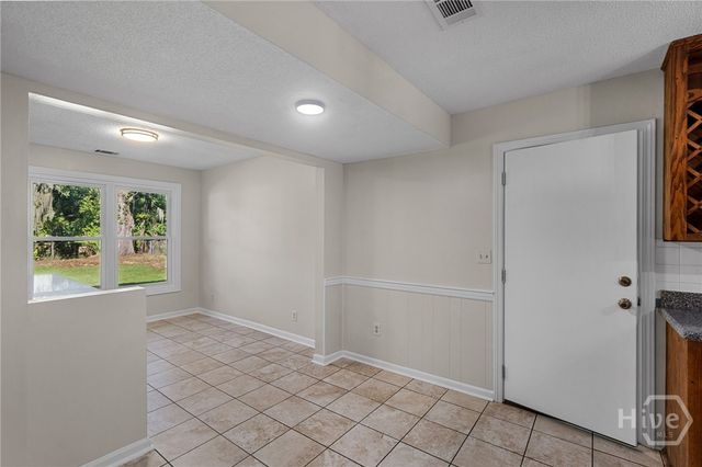 2019 Ashley Road, Savannah, GA 31410