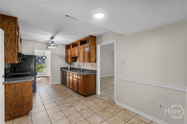 2019 Ashley Road, Savannah, GA 31410