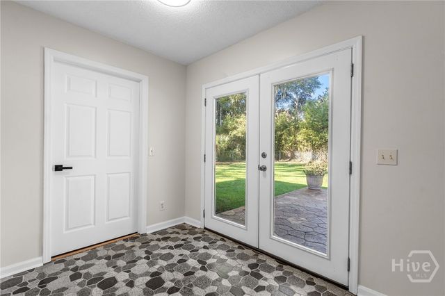 2019 Ashley Road, Savannah, GA 31410