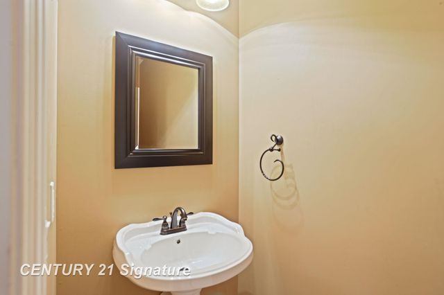 4211 Spurwood Drive, Saginaw Twp, MI 48603