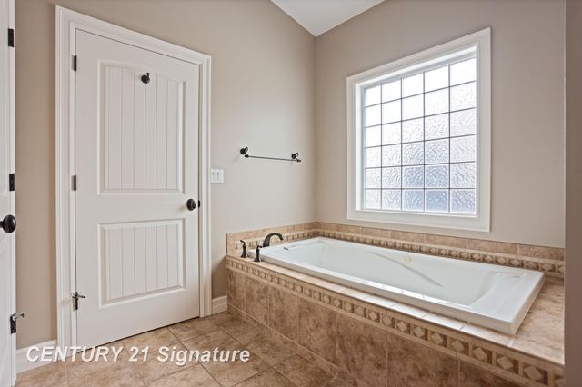 4211 Spurwood Drive, Saginaw Twp, MI 48603