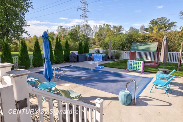 4211 Spurwood Drive, Saginaw Twp, MI 48603