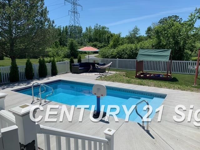 4211 Spurwood Drive, Saginaw Twp, MI 48603