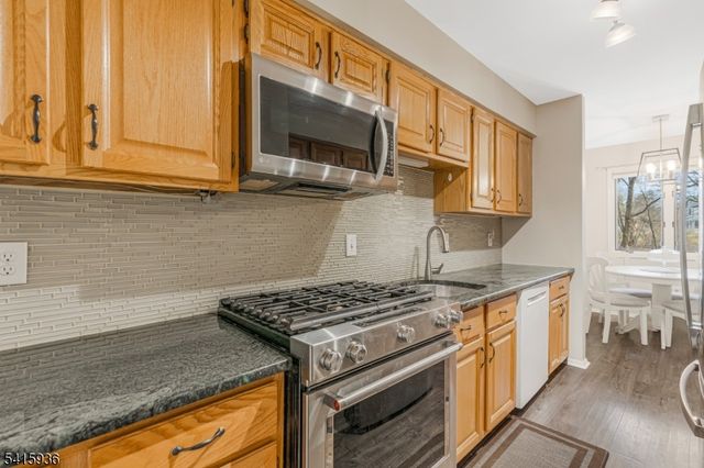 102 Clark Cir, Raritan Twp., NJ 08822