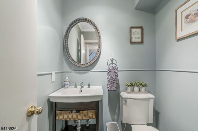 102 Clark Cir, Raritan Twp., NJ 08822