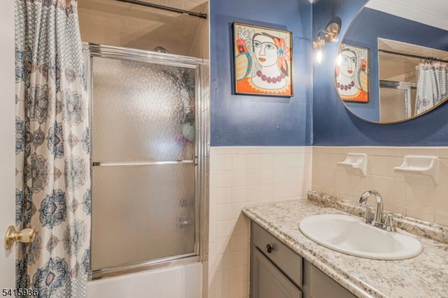 102 Clark Cir, Raritan Twp., NJ 08822