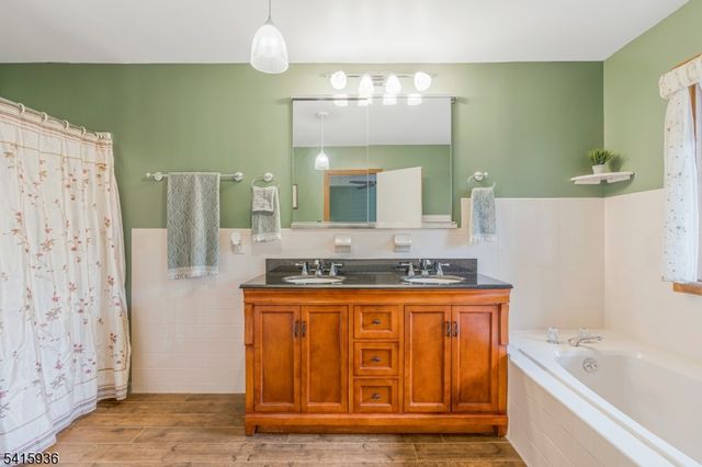 102 Clark Cir, Raritan Twp., NJ 08822