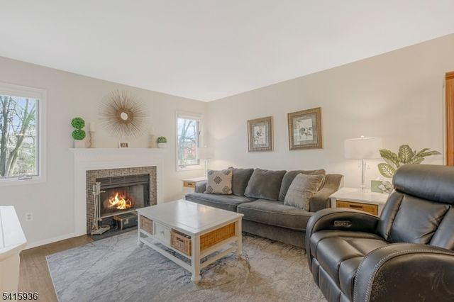 102 Clark Cir, Raritan Twp., NJ 08822